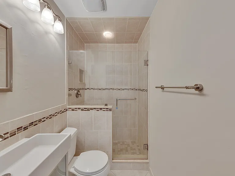 7747 Villa Nova Dr — Photo 10