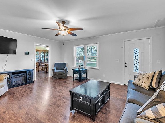 4th image of 202 Green Meadows Cir