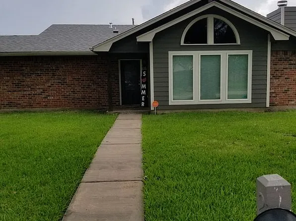 2201 Little John Ln, Groves, TX 77619