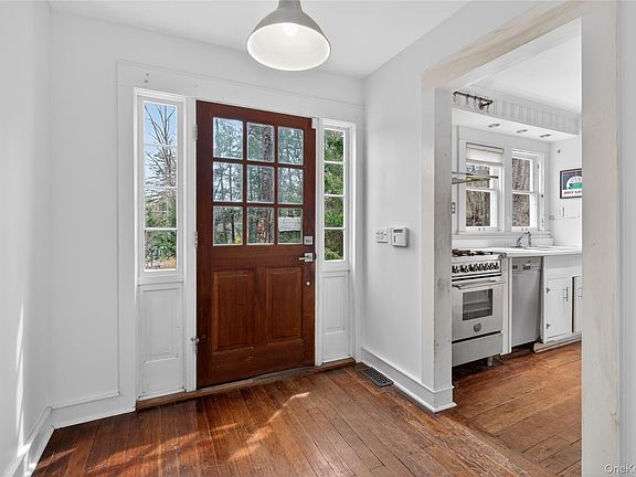 3rd image of 1063 Sawkill Road