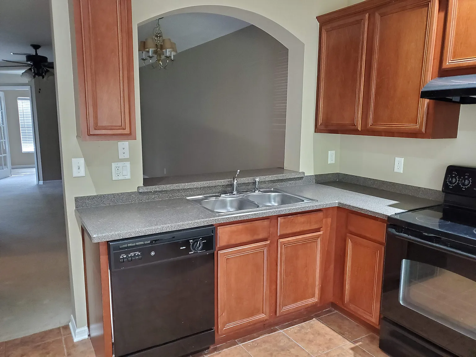 Gorgeous 3 BR/2.5 BA Townhome — Photo 4