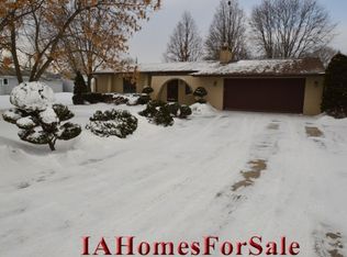 200 Elm St, Van Horne, IA 52346
