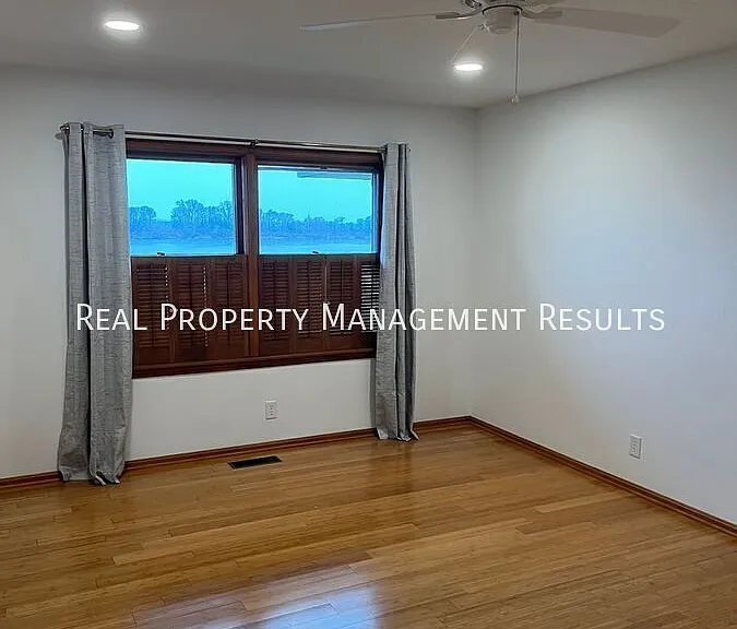 603 W Water St — Photo 16