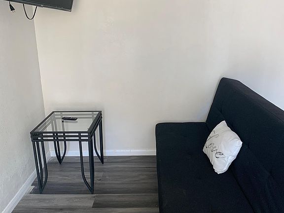 4th image of 116 W Chicago Ave APT 7