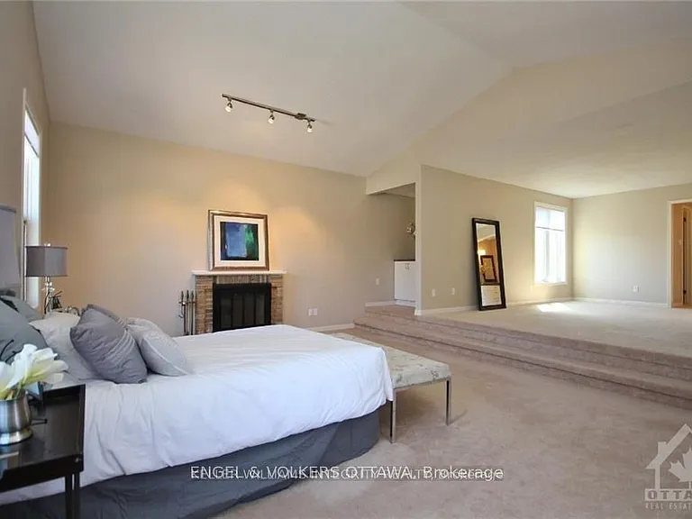 28 Country Club Dr — Photo 16