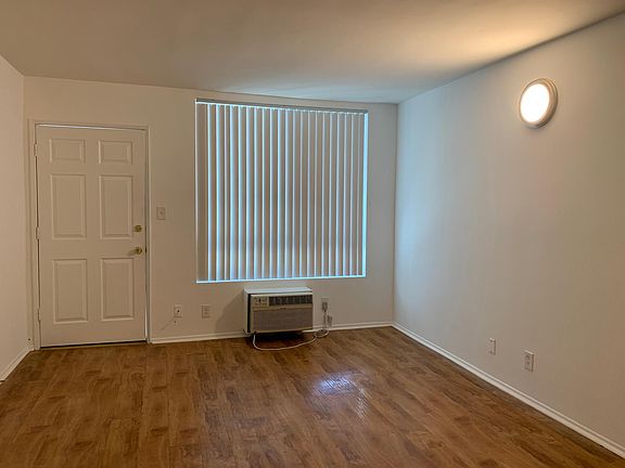 5th image of 5225 Cahuenga Blvd #15