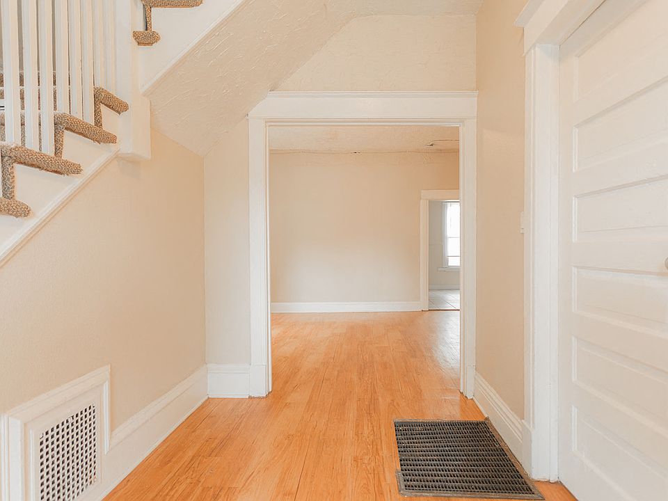 1138 Pleasant Street Living Room