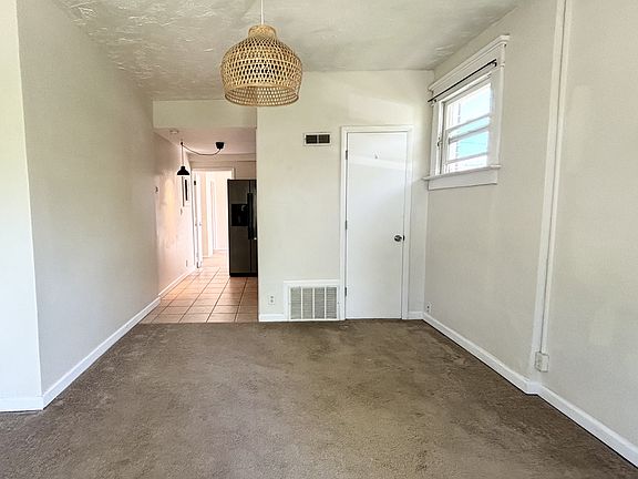 4th image of 867 E Browning Ave #2