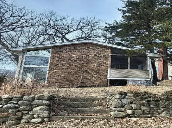 8717 Gardner Rd, Fox River Grove, IL 60021