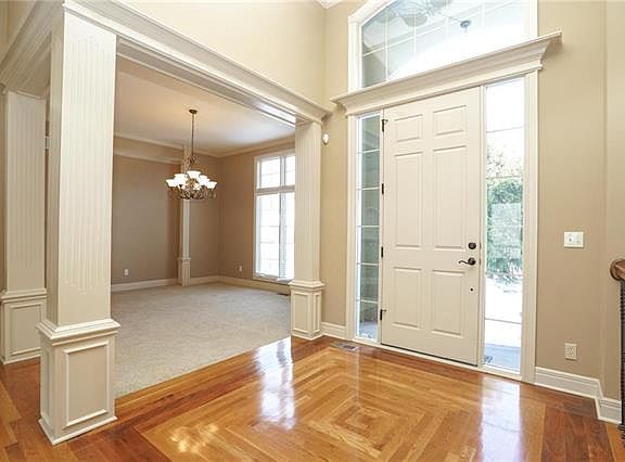 4th image of 8110 Forest Park Dr