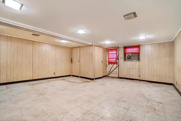 Sold by Compass | media 9