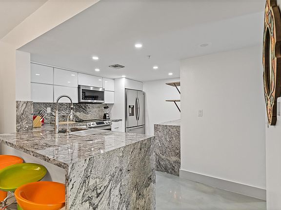 4th image of 520 SE 5th Avenue #2212