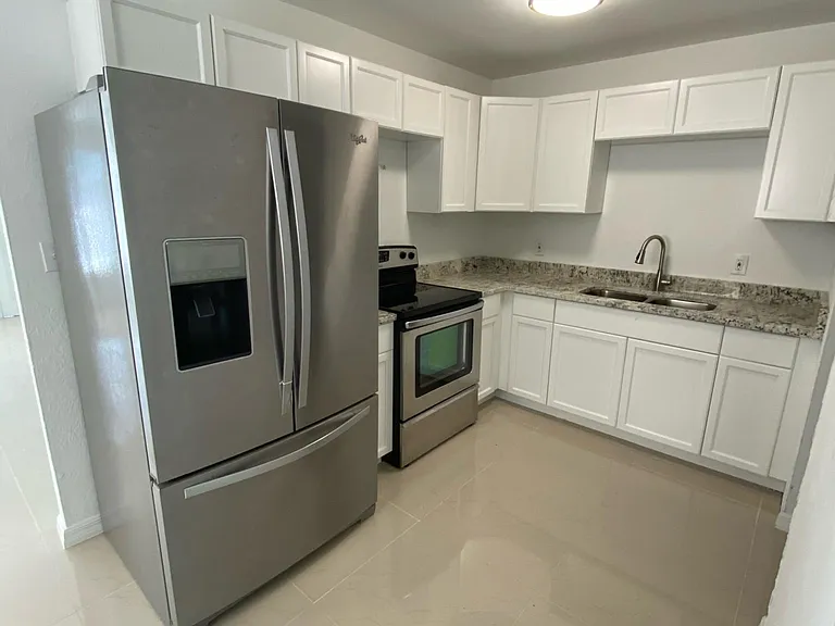 3037 Market St — Photo 2