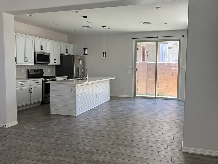25202 N 142nd Dr — Photo 11