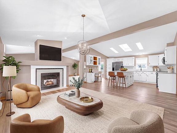 3rd image of 386 Buttercup Ln