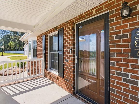 4th image of 387 Temple Rd