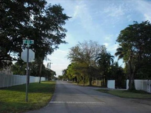 5th image of 1325 NW 32nd Ave