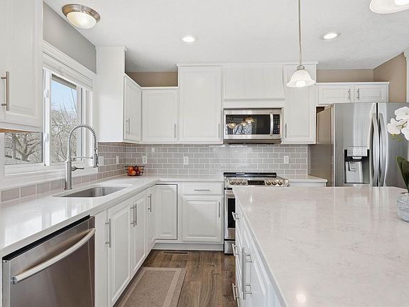 4th image of 8105 Dakota Ln
