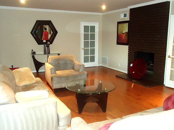 3rd image of 13613 Emelita St