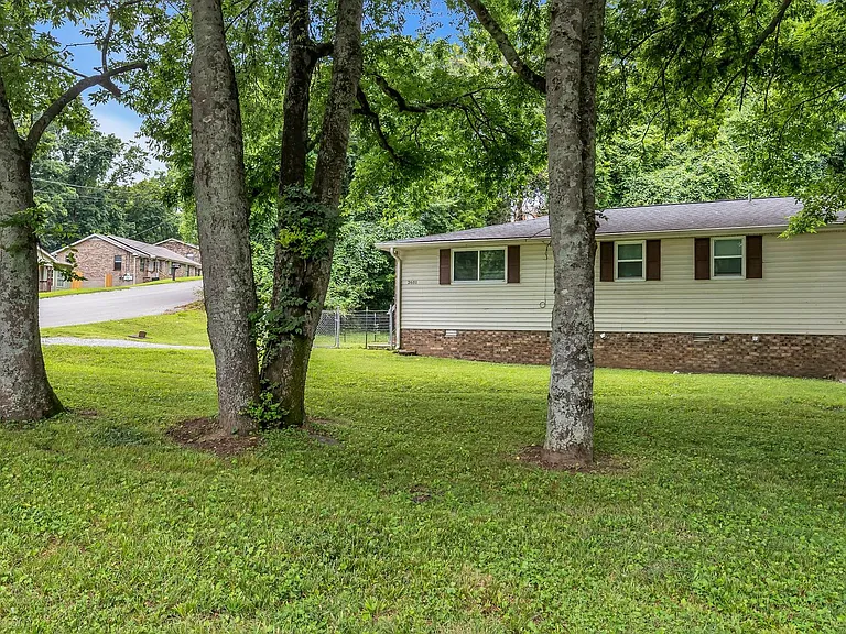 2601 Morganmeade Dr — Photo 3