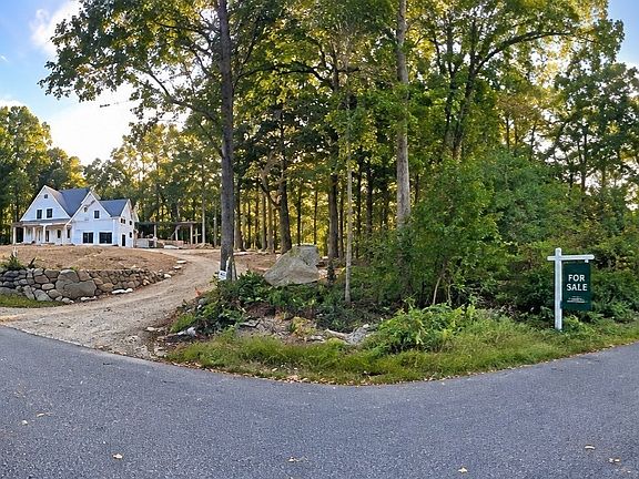 2nd image of 329 Crawford St