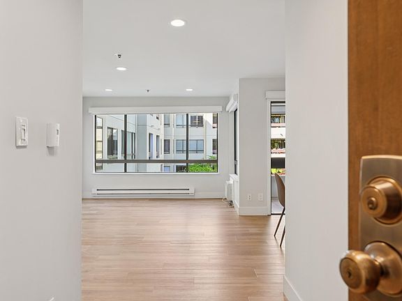 2nd image of 410 Sheridan Ave APT 226