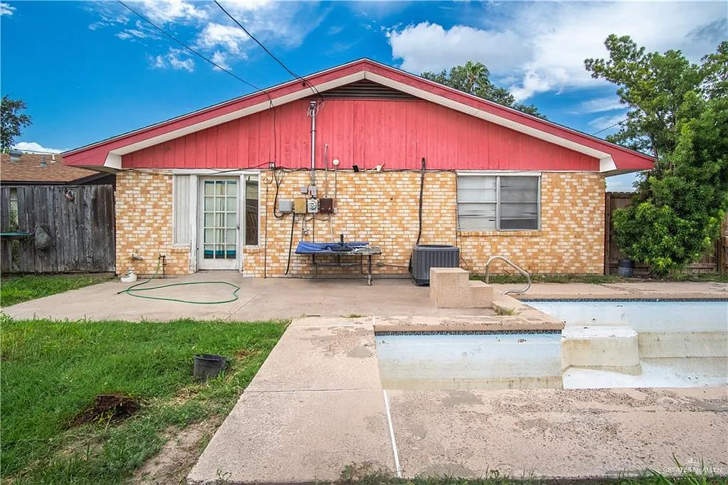 3 bed, 2.5 bath, 1360 sqft, $1,200 — Photo 4