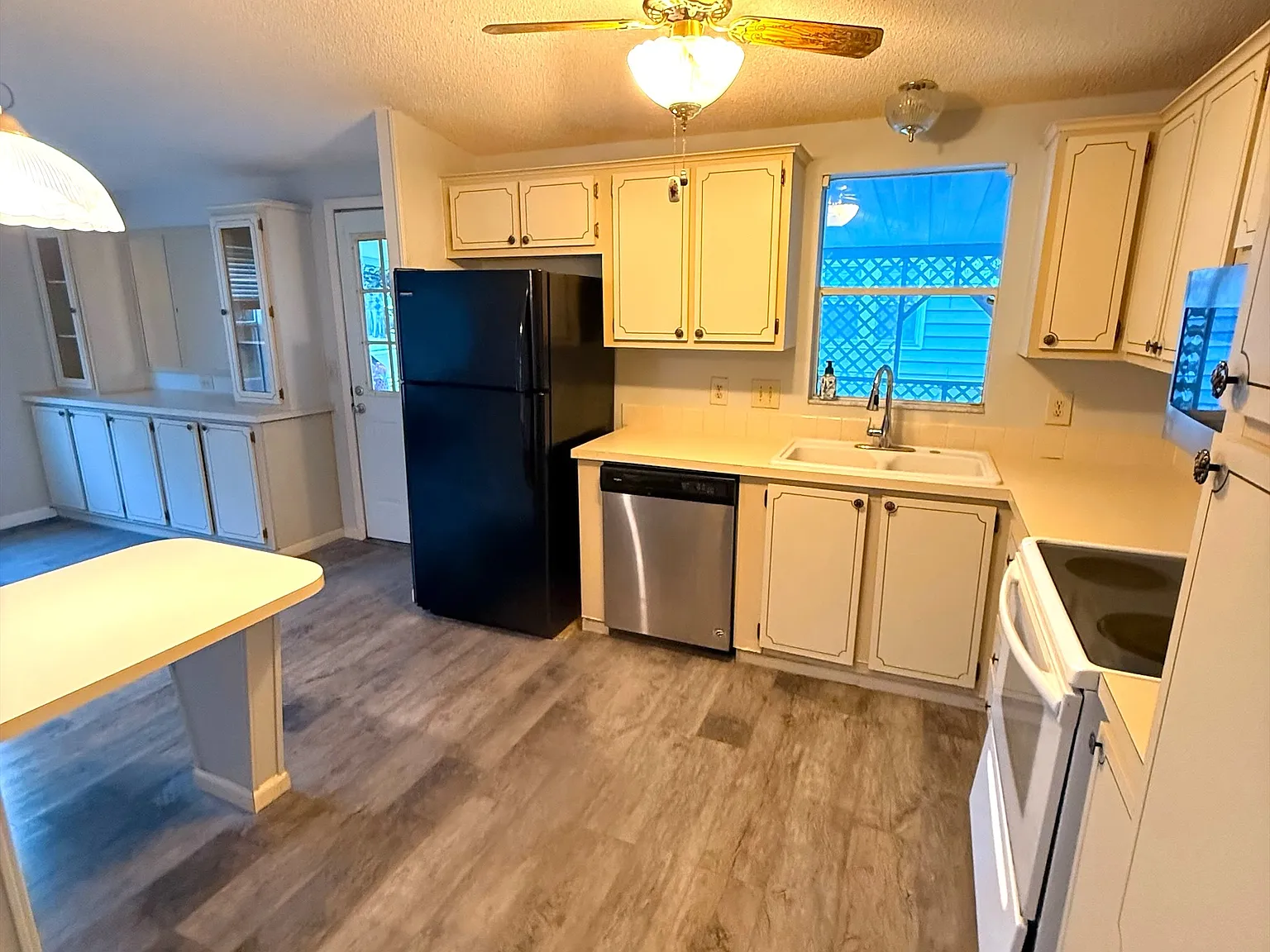 2 bed, 1092 sqft, $1,500 — Photo 3