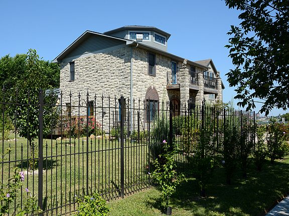 2nd image of 2424 Tracy Ave