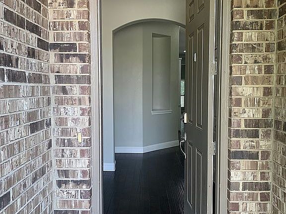 4th image of 5908 Cambridge Dr