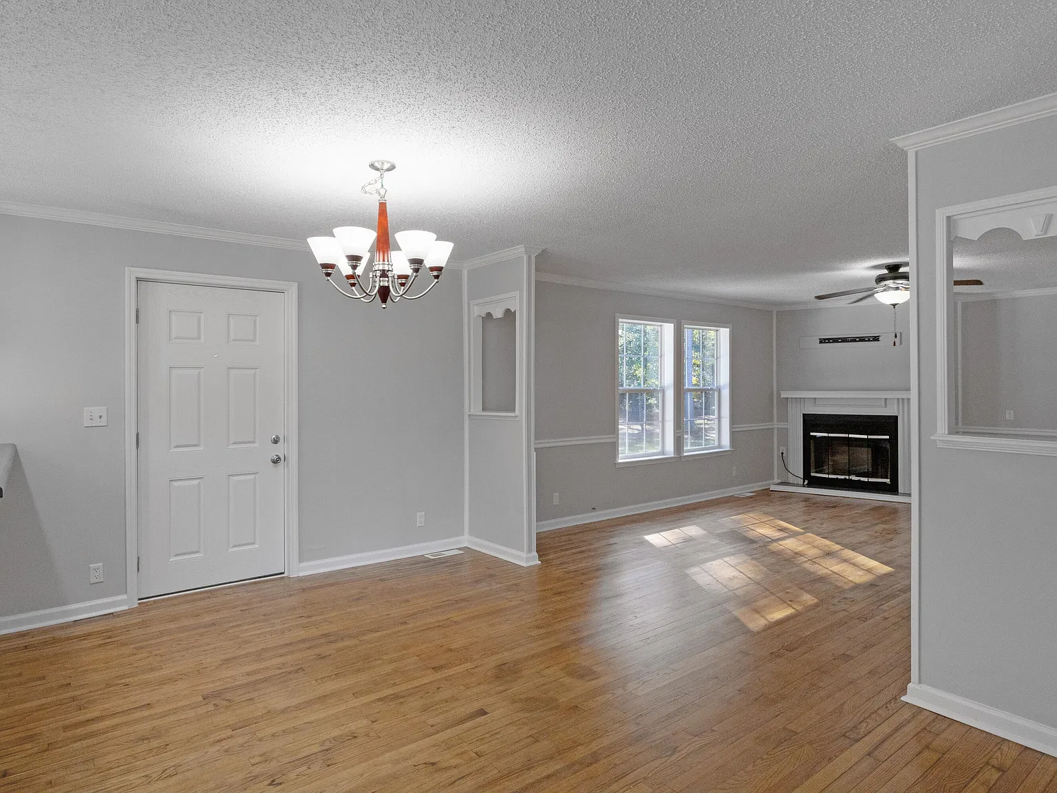 4 bed, 3.0 bath, 2432 sqft, $1,900 — Photo 3