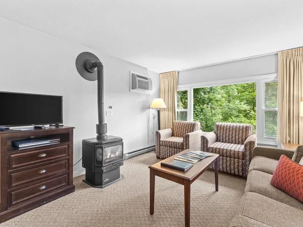 220 Mountainside Drive #E202, Stowe, VT 05672