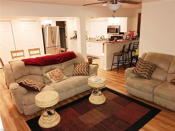3rd image of 141 N Palm Ave #B
