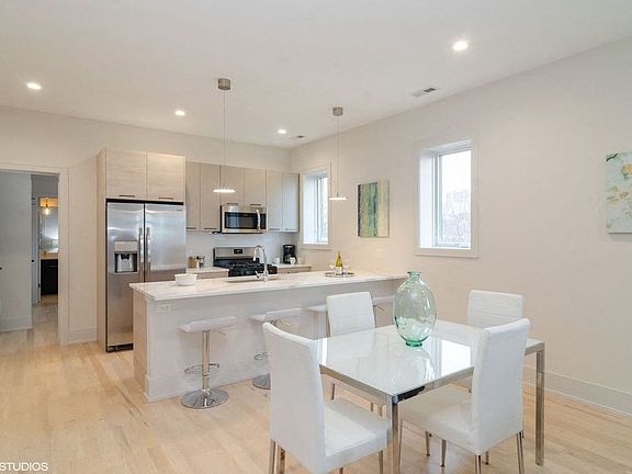 4th image of 839 W Agatite Ave #403