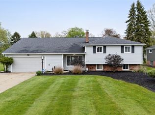 823 Belwood Dr, Highland Heights, OH 44143