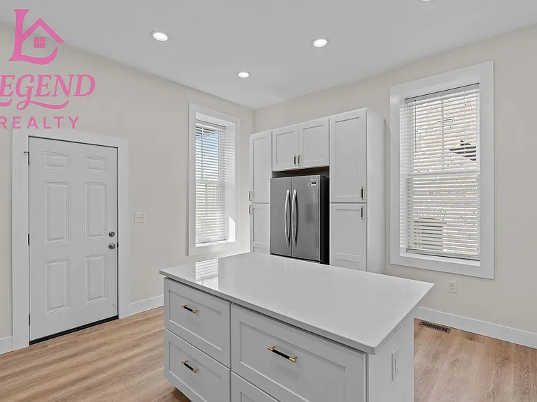 4138 Iowa Ave — Photo 9