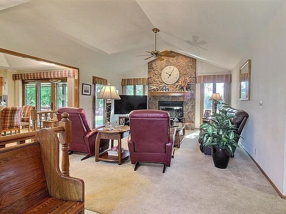 4th image of 2634 Glacier Dr