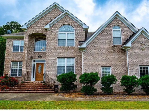100 Golden Sunset Ln, Suffolk, VA 23435