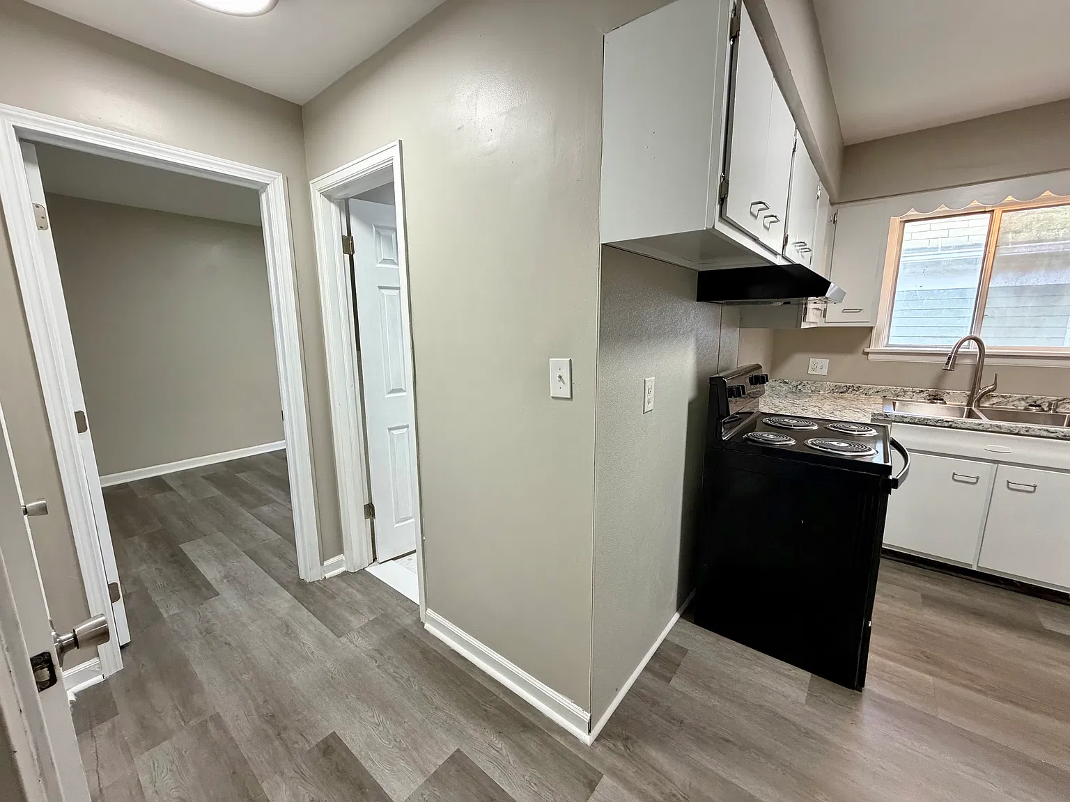 1 bed, 700 sqft, $1,100 — Photo 3