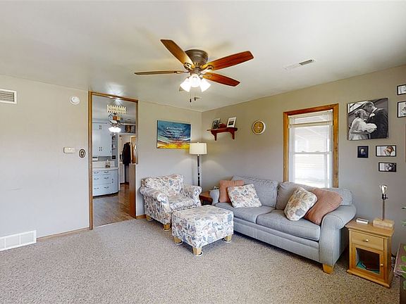 3rd image of 211 W 17th St