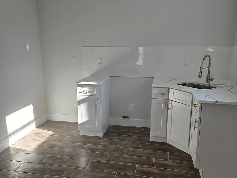 275 Beachview St — Photo 1