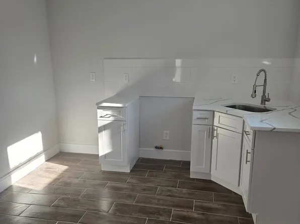 (undisclosed Address), Copiague, NY 11726