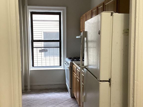 2nd image of 272 Hutton St