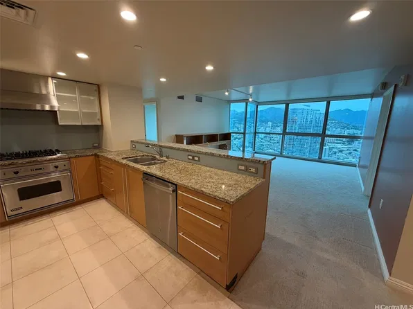 1177 Queen St APT 3801, Honolulu, HI 96814