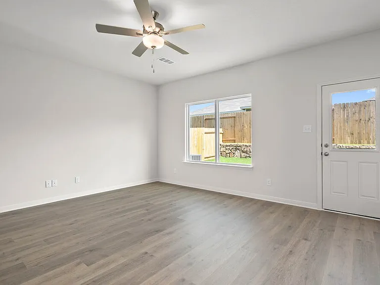 301 Patton Ln — Photo 11