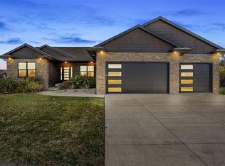 1005 Alexis Ct, Marion, IA 52302
