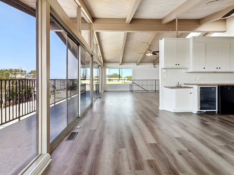 Pershing Dr — Photo 15