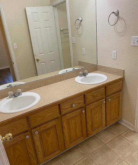 Hall Bath w/large vanity and double sinks