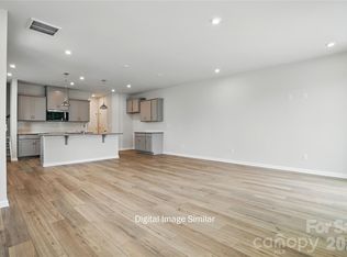 1122 Vibrant Rd, Charlotte, NC 28215