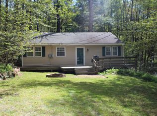 153 Stone Chair Trl, Greentown, PA 18426